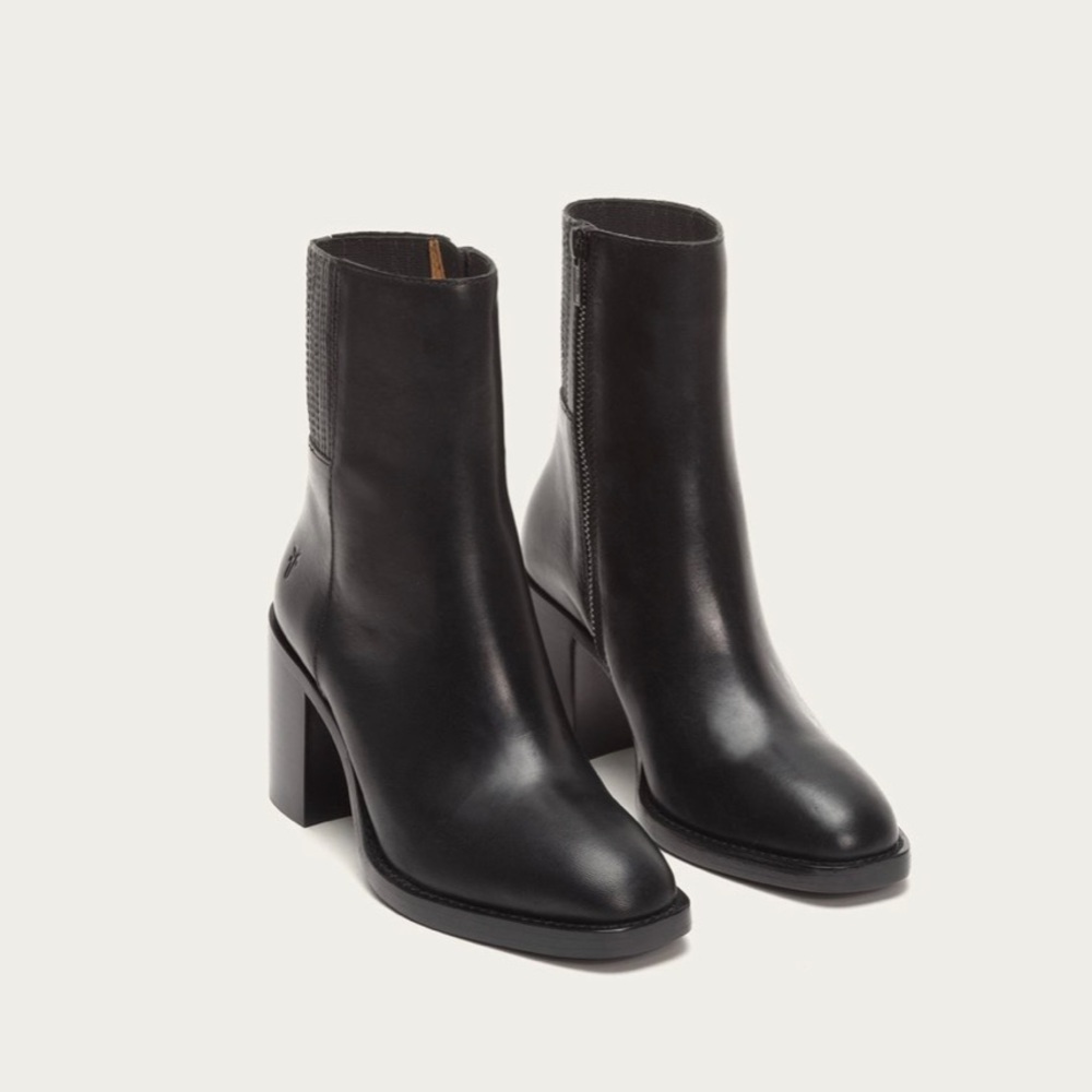 Frye Chelsea Pia Short Boots -Black